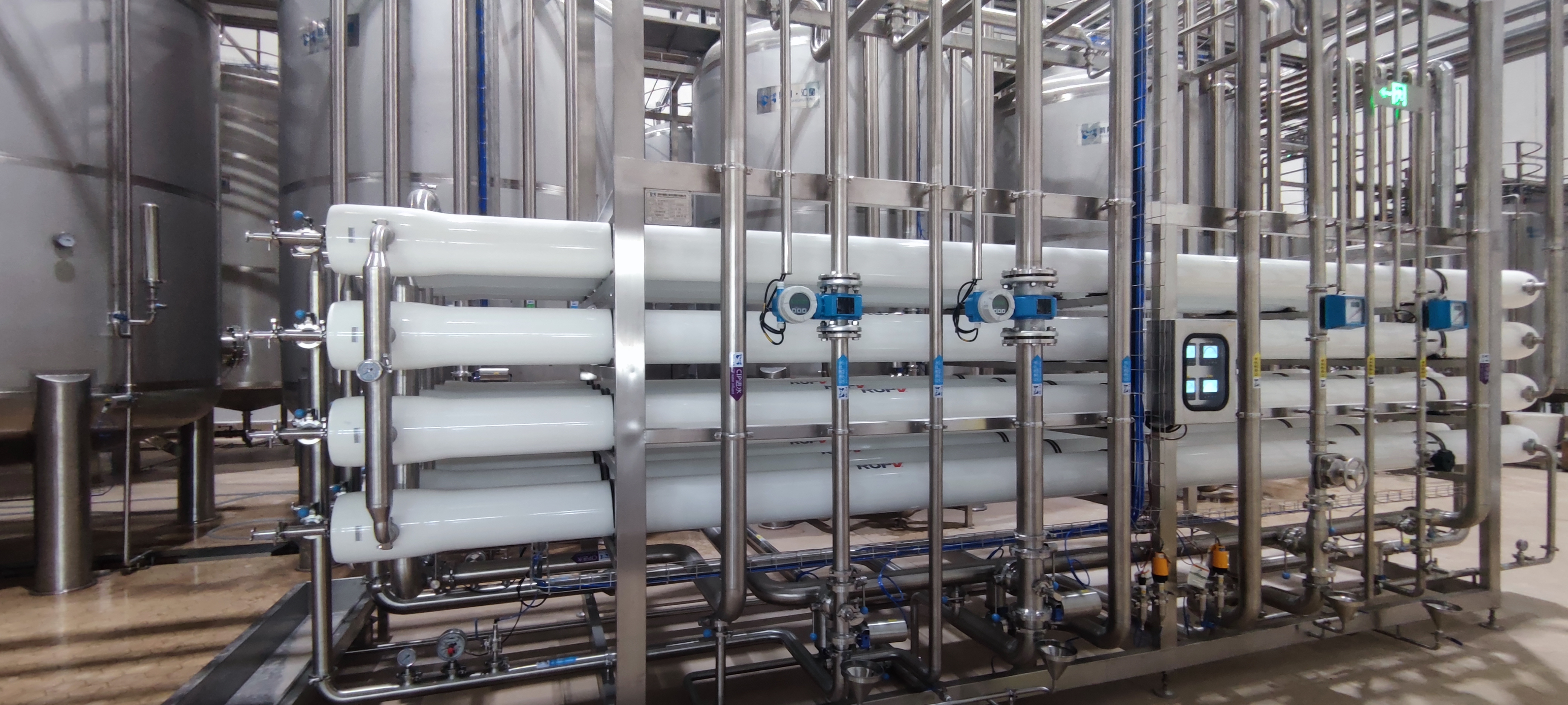 Sistema de tratamiento de agua de osmosmosis inversa